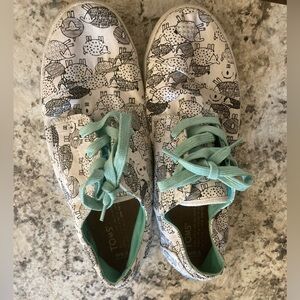 TOMS Teal and White Graphic Sneakers with sheep 8.5 women’s